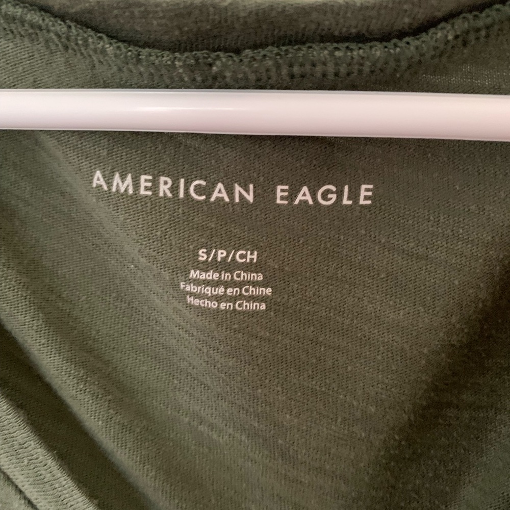 AEO V-Neck - Picture 2 of 3